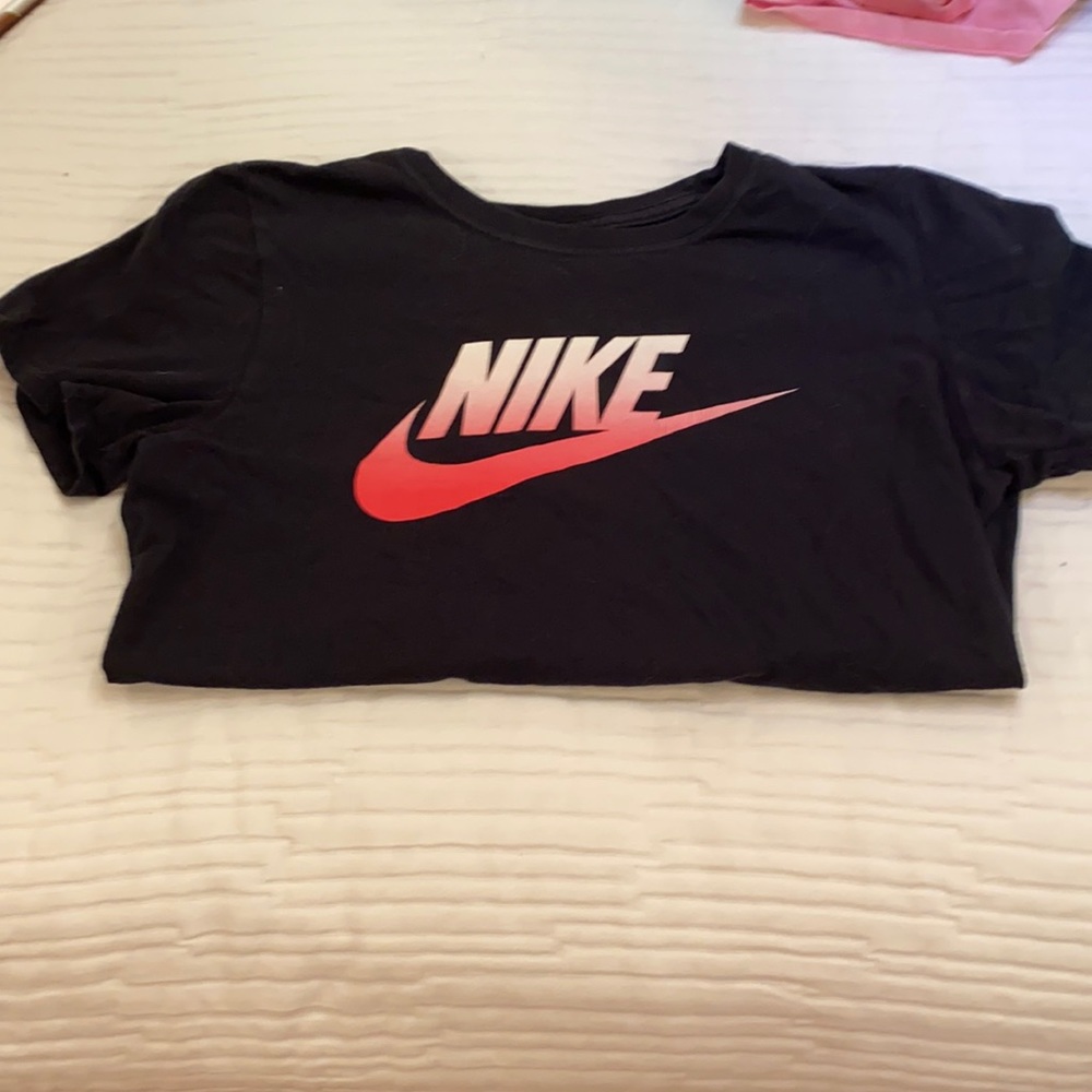 Women’s Nike tshirt